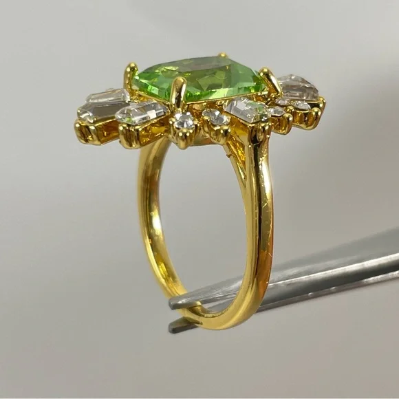 Ring Art Deco Vintage Look Green Peridot CZ Radiant Cut Gold Tone Plated Halo